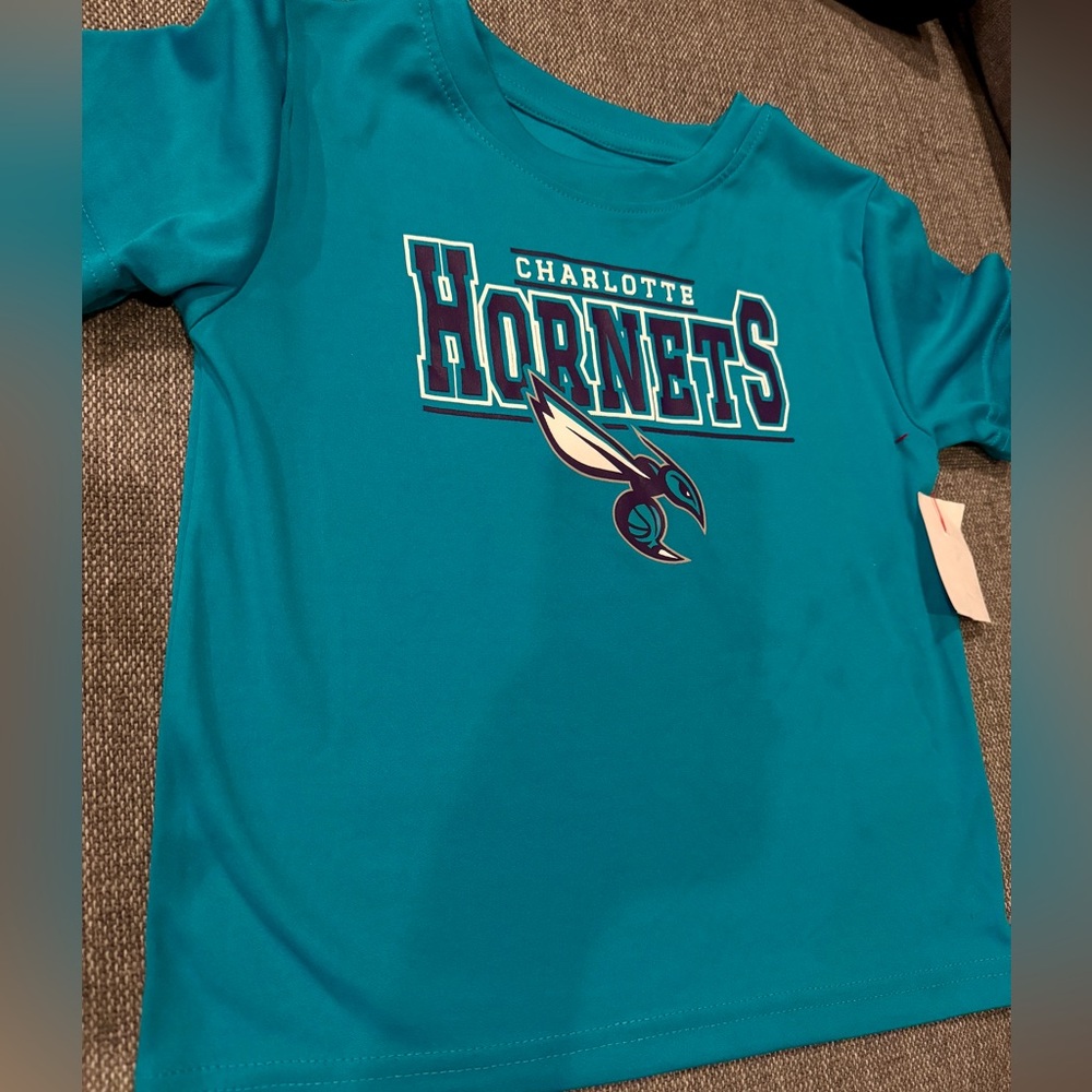 4T charlotte hornets tee